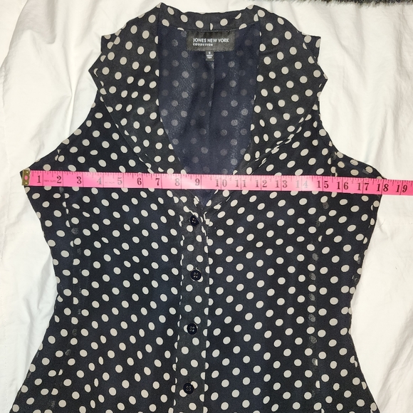 Jones New York black and white polka dot silk sleeveless blouse in sz 6 - Picture 6 of 15